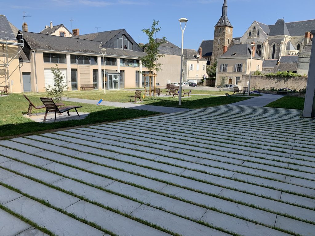 Le Lion D'Angers – Square des villes jumelées